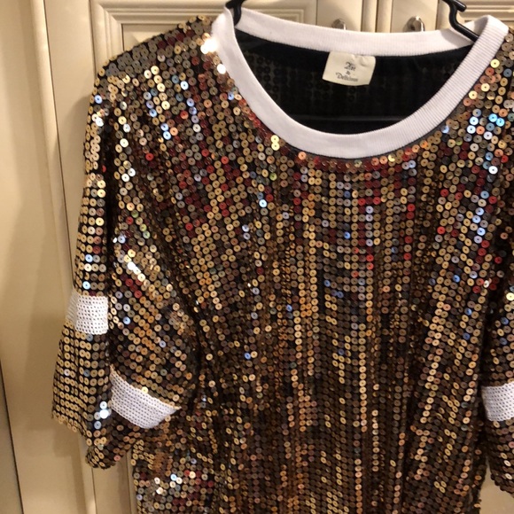 Hot & Delicious Sequined Top - Picture 3 of 10